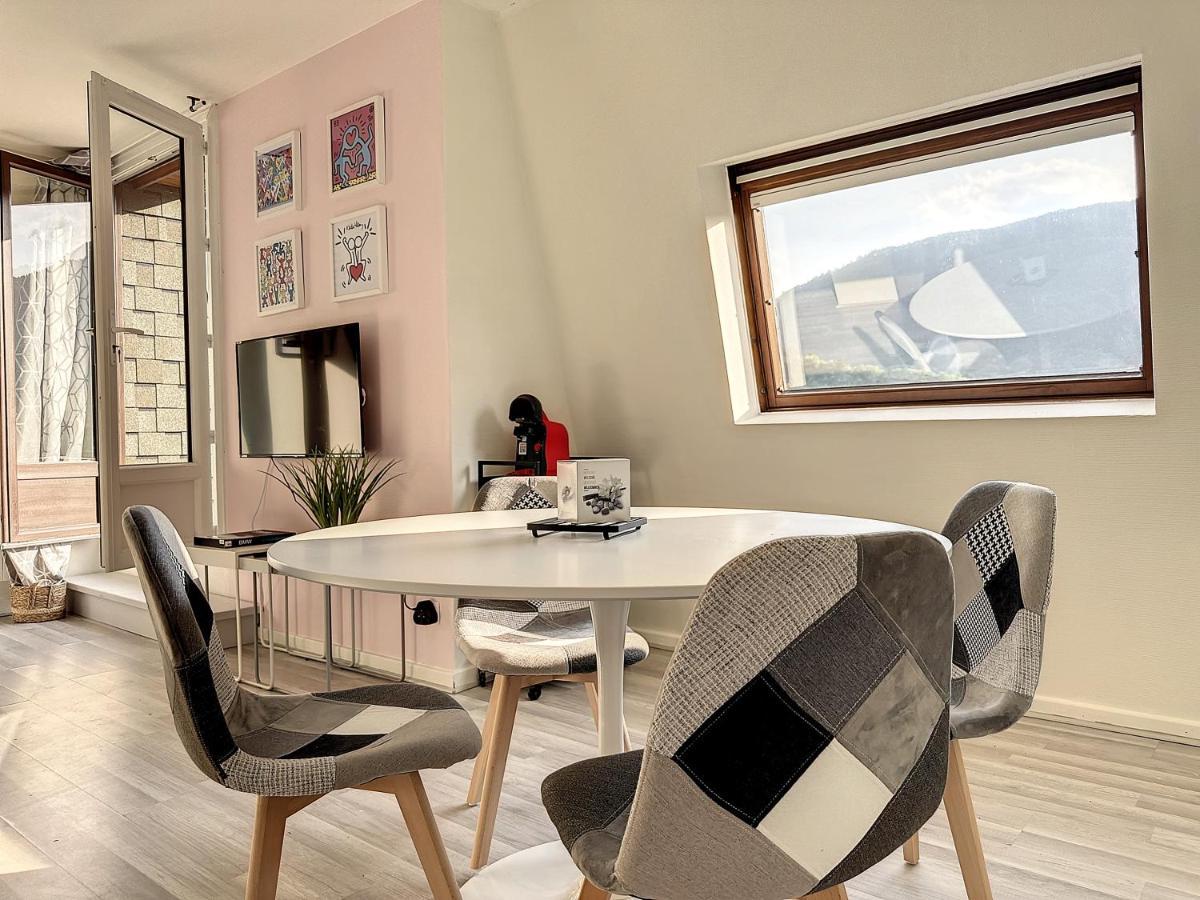 Charmant Appartement Avec Terrasse Parking Ispagnac Exterior foto