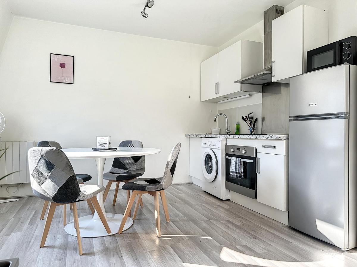 Charmant Appartement Avec Terrasse Parking Ispagnac Exterior foto